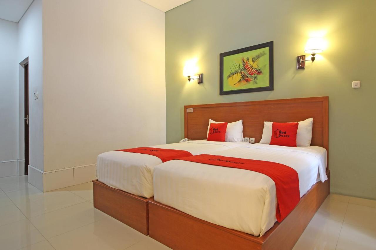 Reddoorz Premium Near Sleman City Hall Yogyakarta Exteriör bild