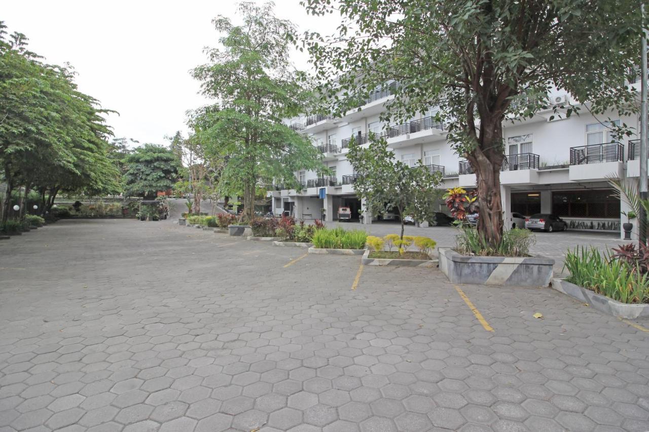 Reddoorz Premium Near Sleman City Hall Yogyakarta Exteriör bild