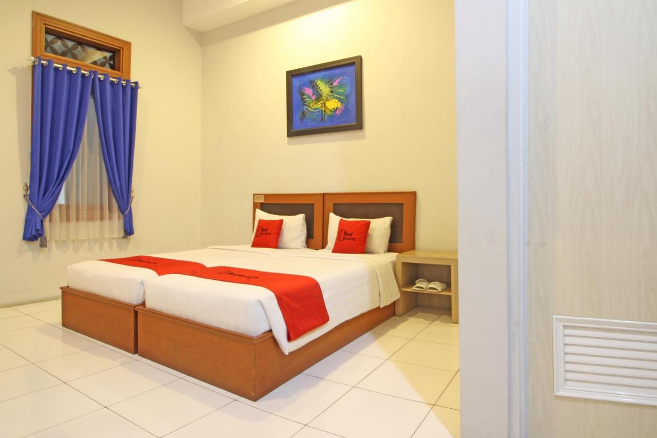 Reddoorz Premium Near Sleman City Hall Yogyakarta Exteriör bild