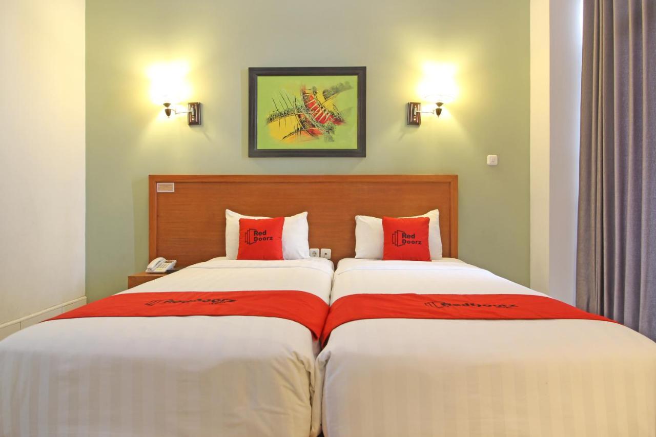 Reddoorz Premium Near Sleman City Hall Yogyakarta Exteriör bild
